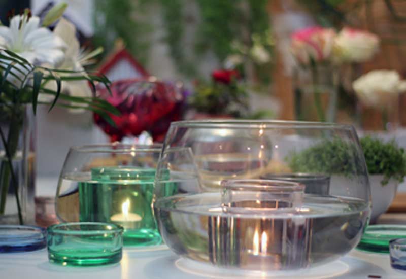 Valentinstag Deko Ideen - Bild mit Glasschalen und Kerzen - Beitragsbild