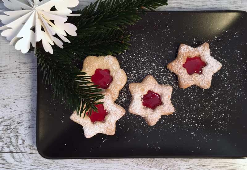 Butterplätzchen Weihnachten einfaches Rezept - Bild Teller mit Plätzchen